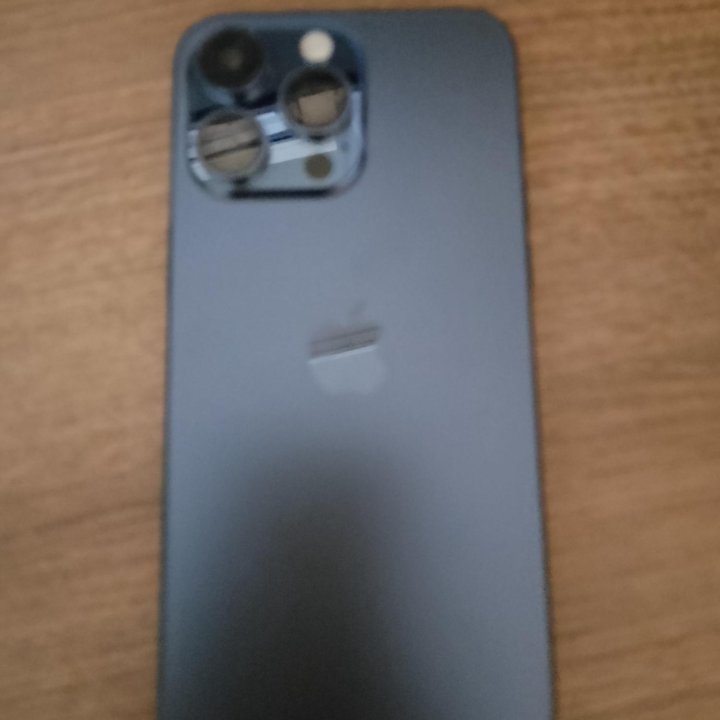 iPhone 15 в корпусе