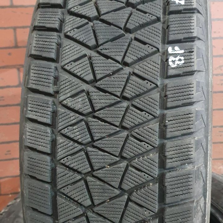 235/65/17 Bridgestone DM-V2 (2018 год).