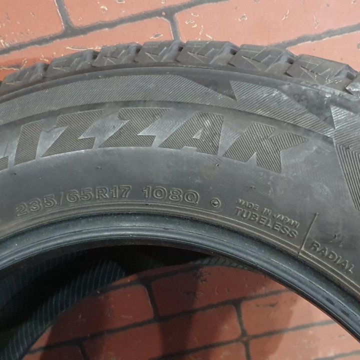 235/65/17 Bridgestone DM-V2 (2018 год).