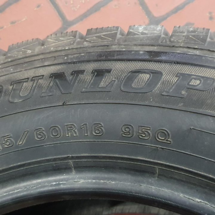 215/60/16 Dunlop WinterMaxx (2017 год).