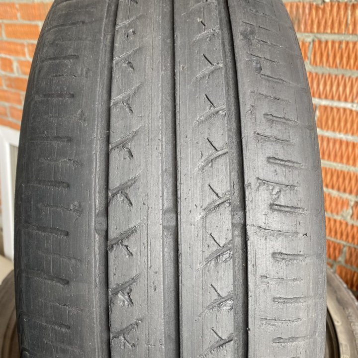 215/60 R16 Yokohama BluEarth AE01