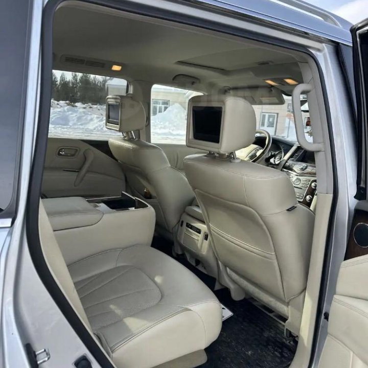 Infiniti QX56, 2011