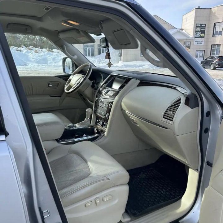 Infiniti QX56, 2011