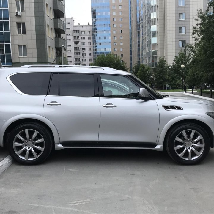 Infiniti QX56, 2011