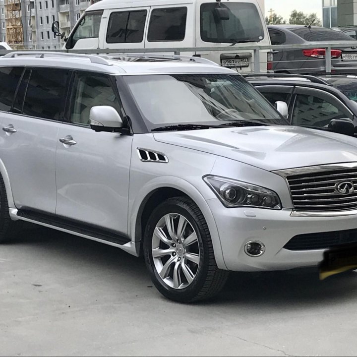 Infiniti QX56, 2011