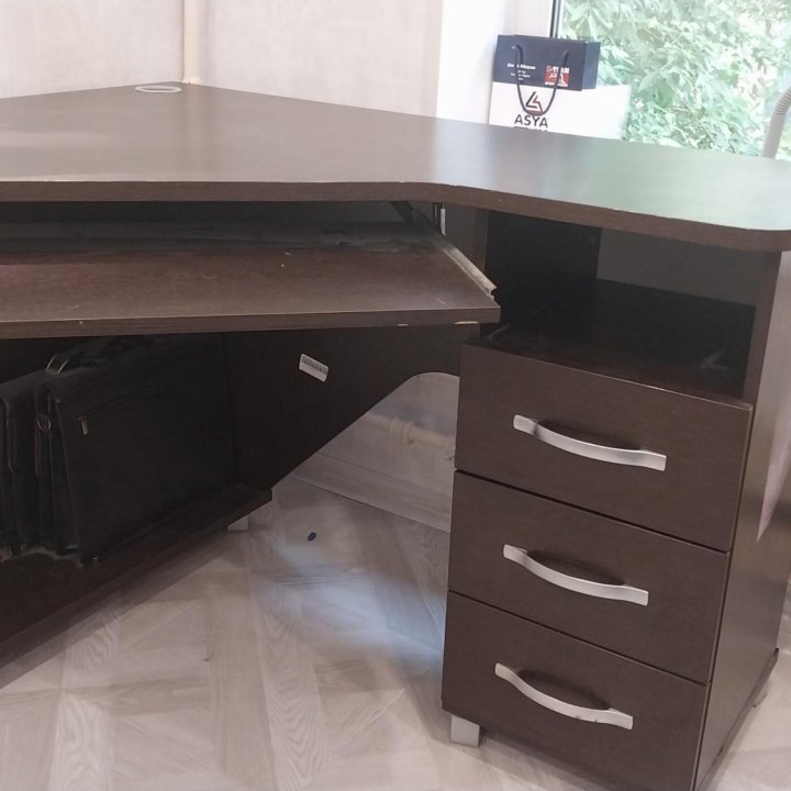 Стол угловой