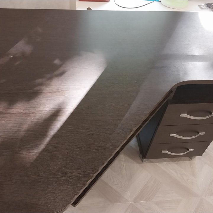 Стол угловой