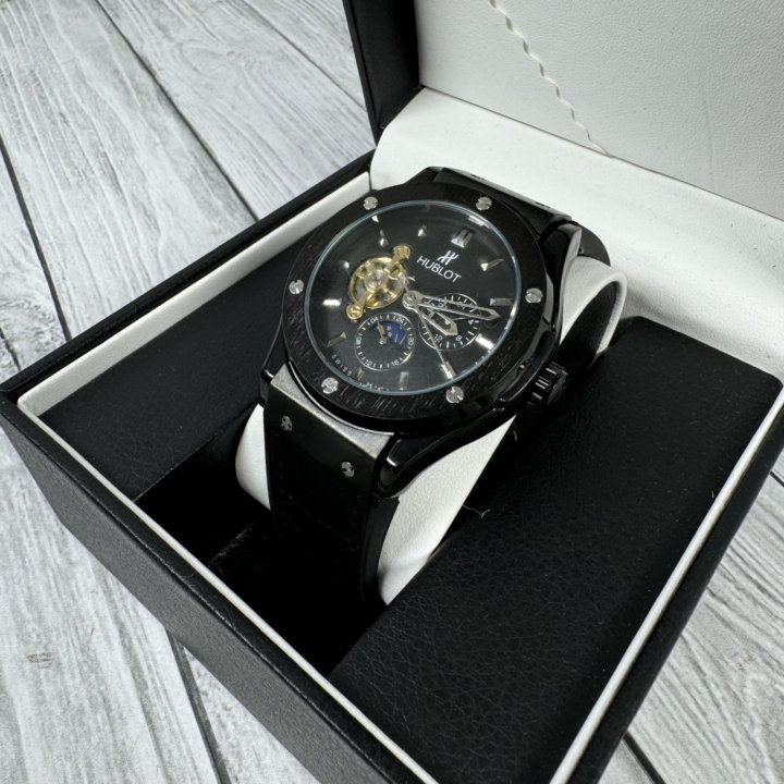 Часы механические HUBLOT