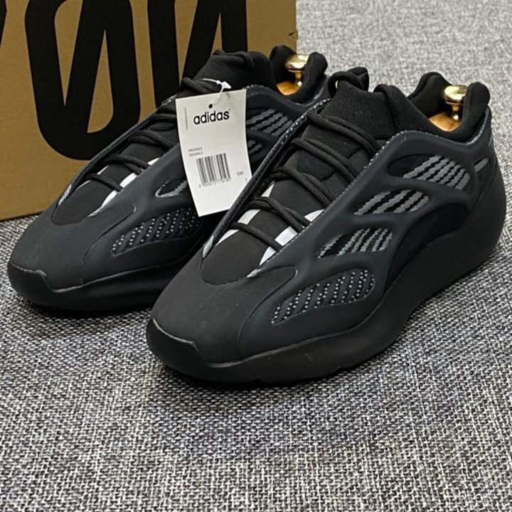 Кроссовки Adidas Yeezy Boost 700