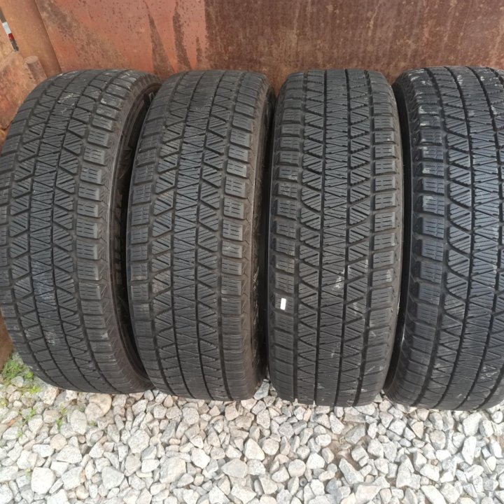 Зимние шины Bridgestone 225/60 R18