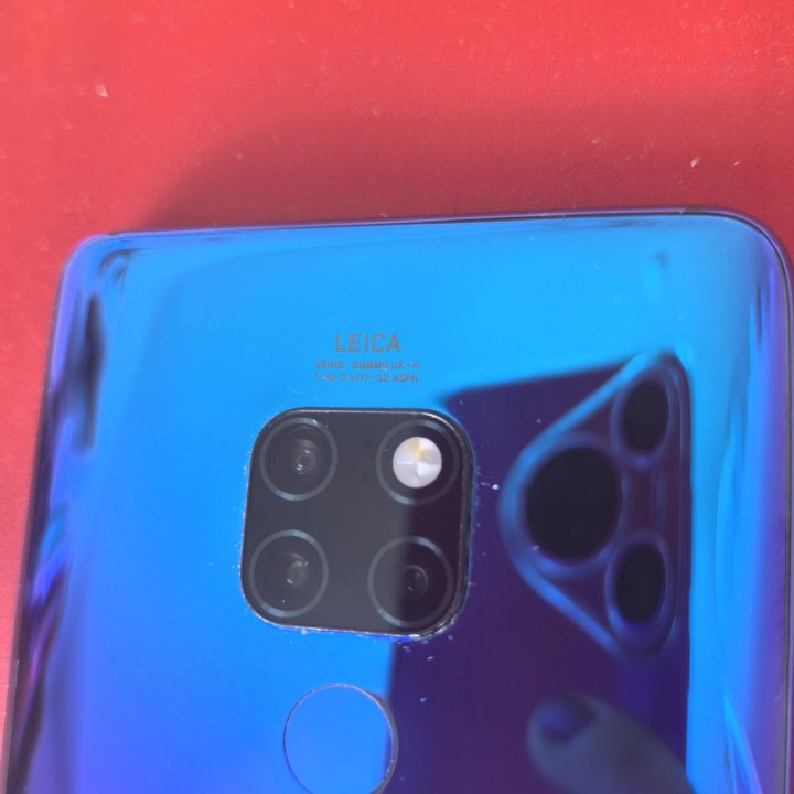 Телефон Huawei mate 20