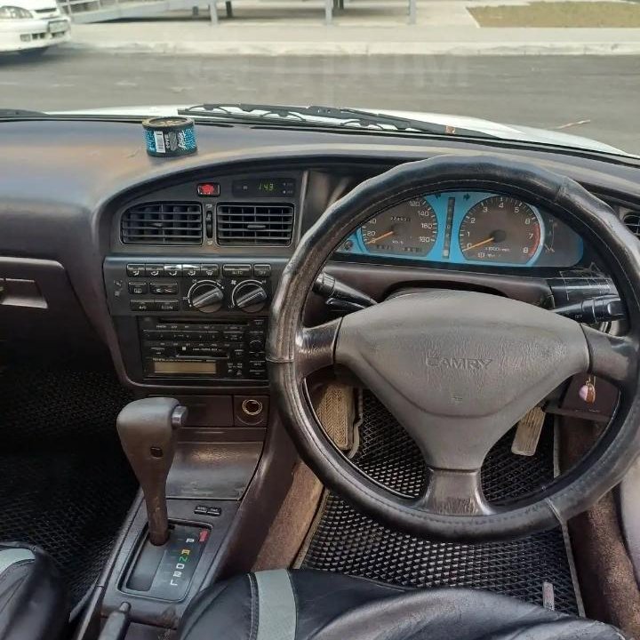 Toyota Camry, 1990