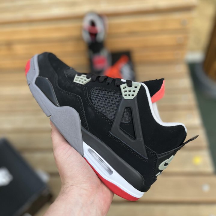 NIKE AIR JORDAN 4 RETRO