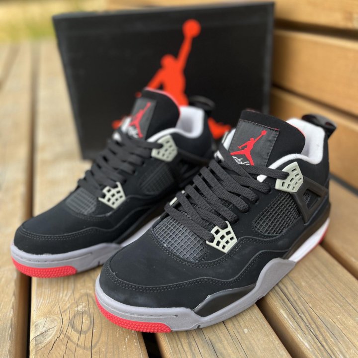 NIKE AIR JORDAN 4 RETRO