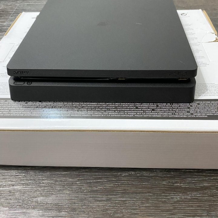 Продам PS4, Slim