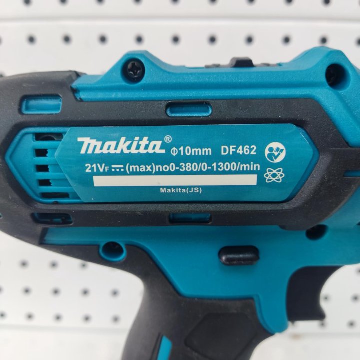 Шуруповерт Makita.