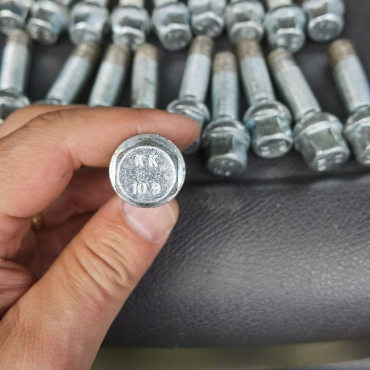 Болты для колёс