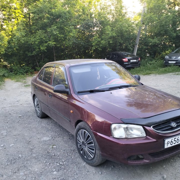 Hyundai Accent, 2010