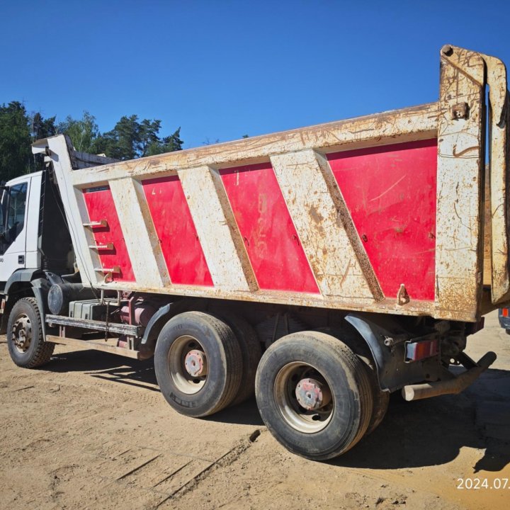 Самосвал Iveco EuroTrakker