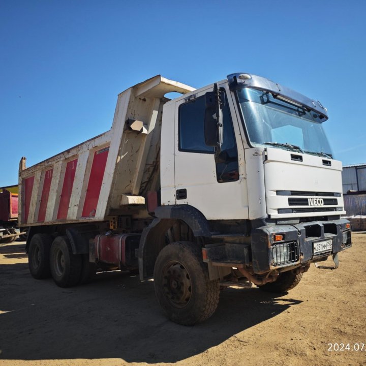 Самосвал Iveco EuroTrakker