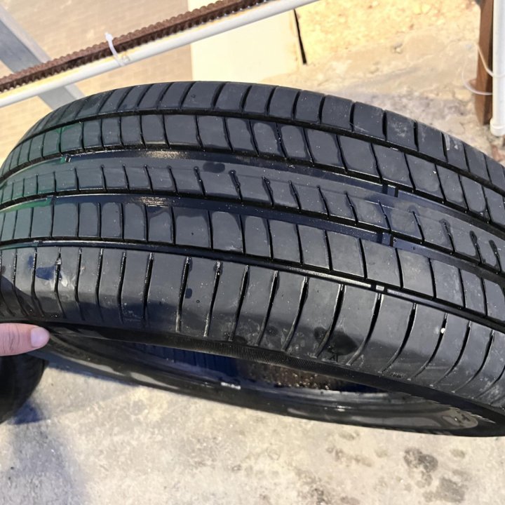 Продам летние шины Nexen N’Fera RU5 215/60 R17