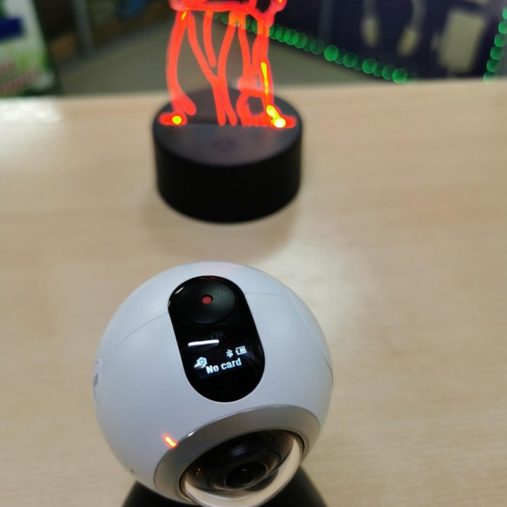 Панорамная камера Samsung Gear 360 SM-C200