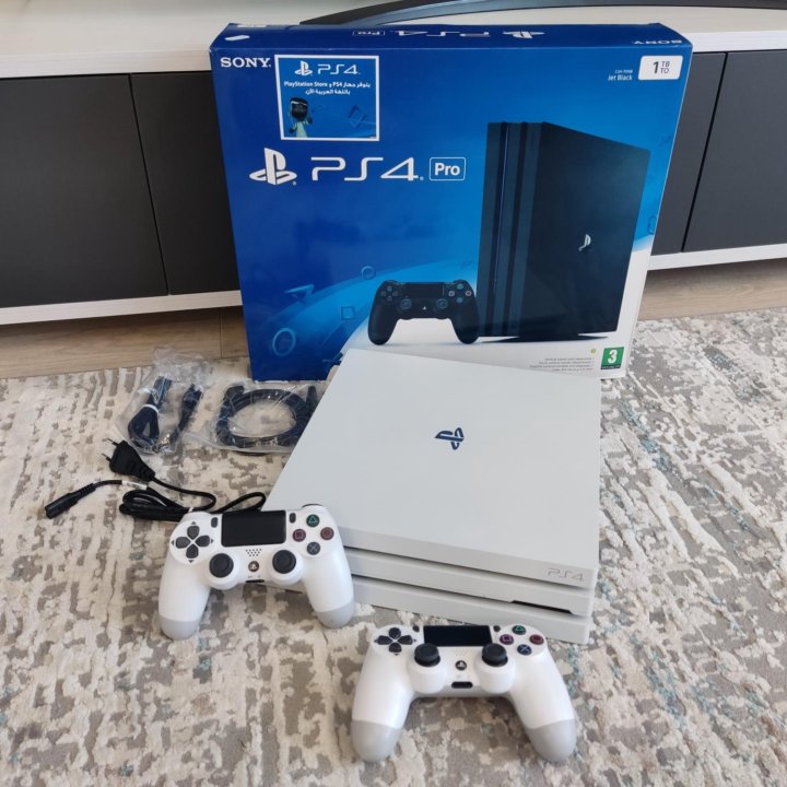 PS4 Pro 1Tb 72xx+2 джоя+куча игр