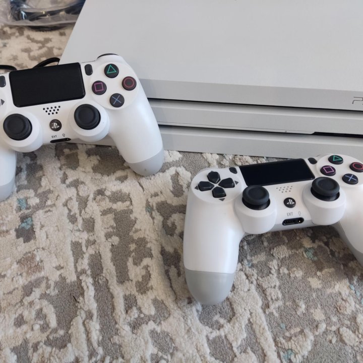 PS4 Pro 1Tb 72xx+2 джоя+куча игр