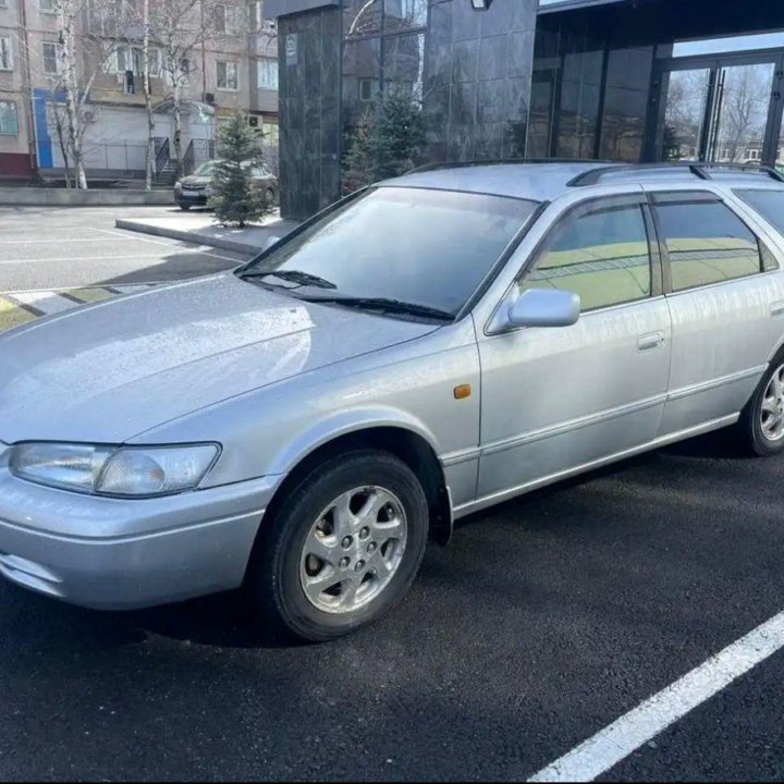 Toyota Camry, 1998