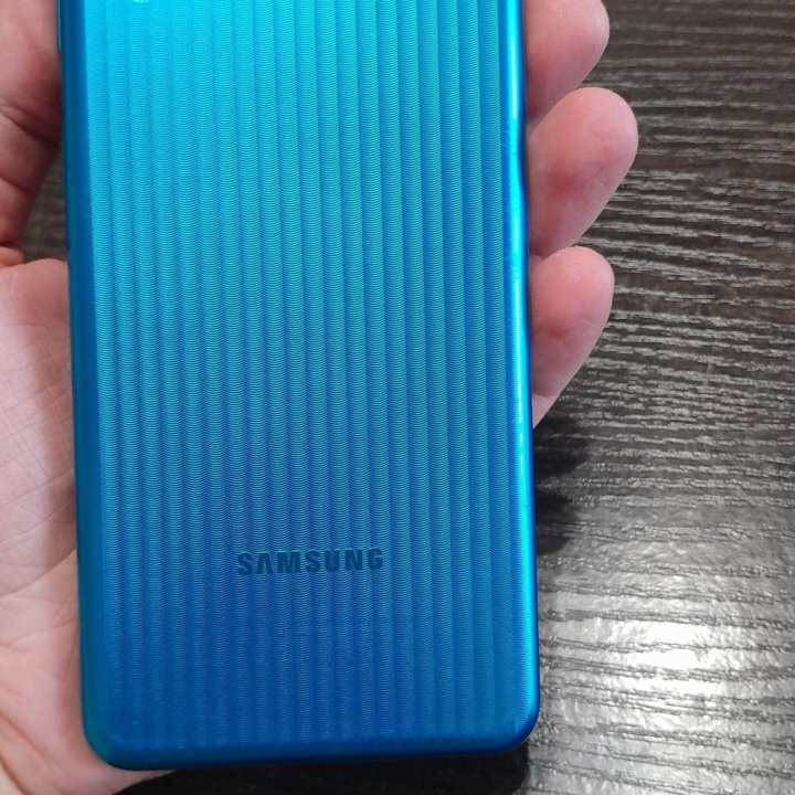 SAMSUNG Galaxy M12