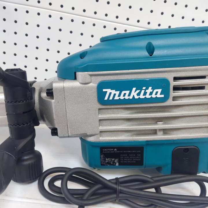 Отбойный молоток Makita.