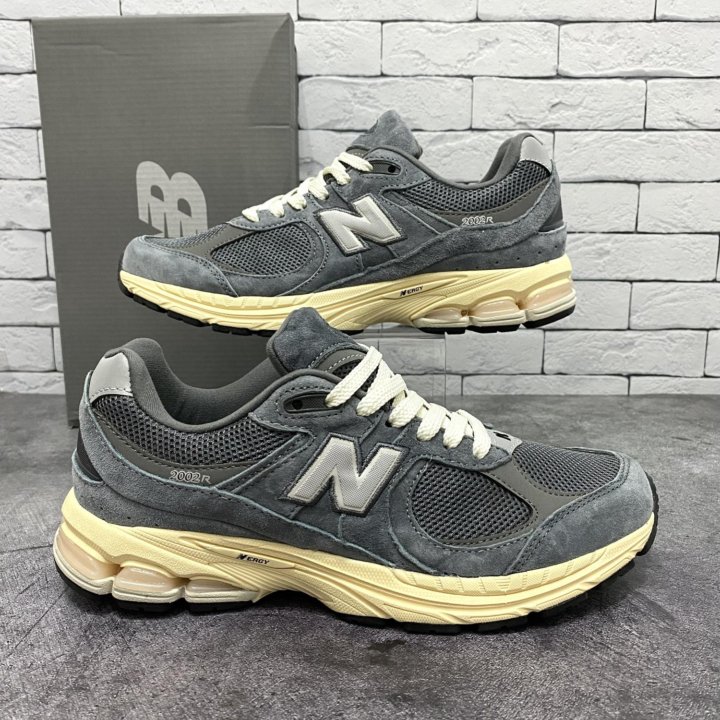 Кроссовки new balance 2002r