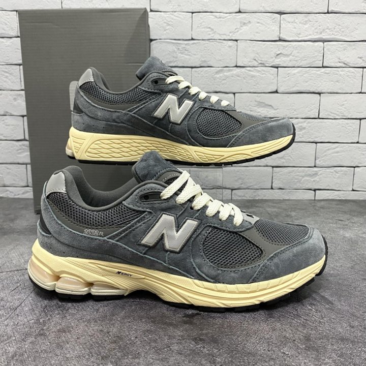 Кроссовки new balance 2002r