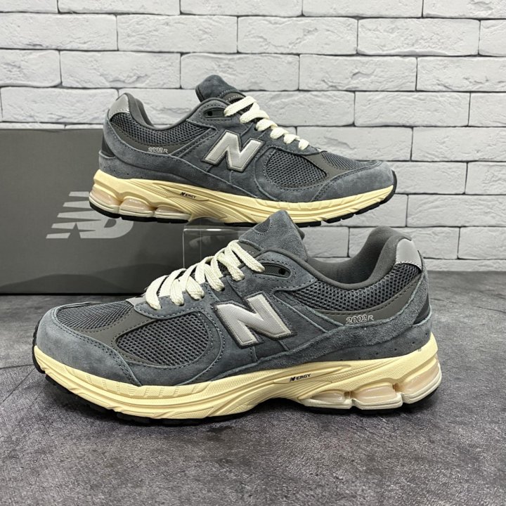 Кроссовки new balance 2002r