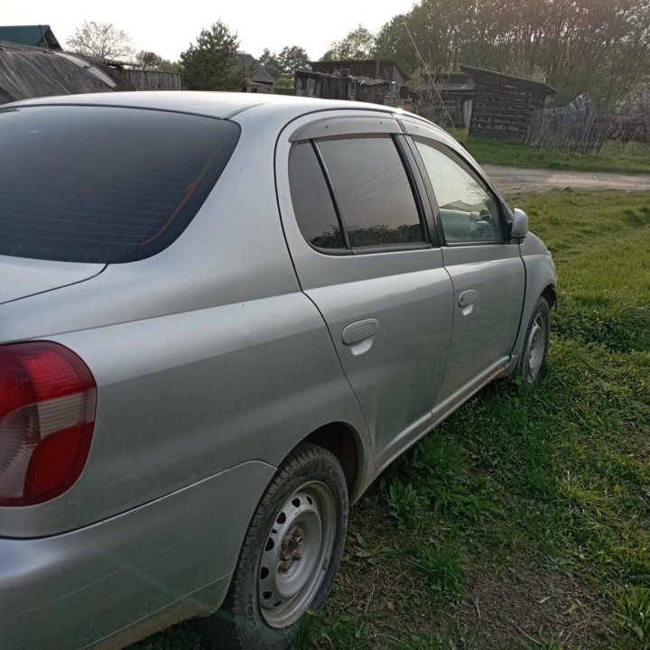 Toyota Platz, 2000