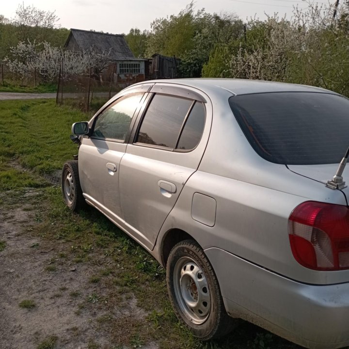 Toyota Platz, 2000