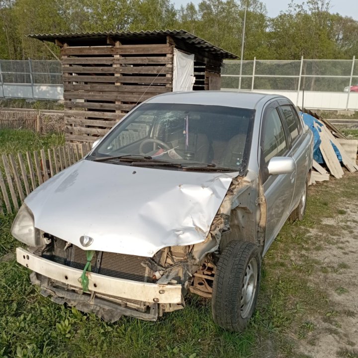 Toyota Platz, 2000