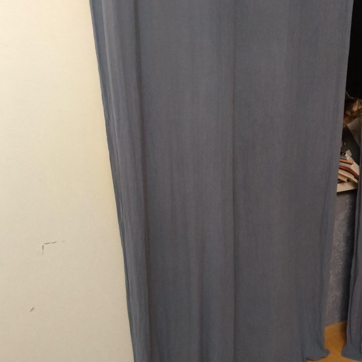 Плотные синие шторы