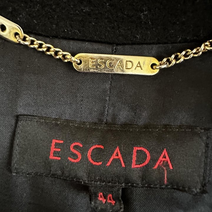 Пальто женское бренда Escada