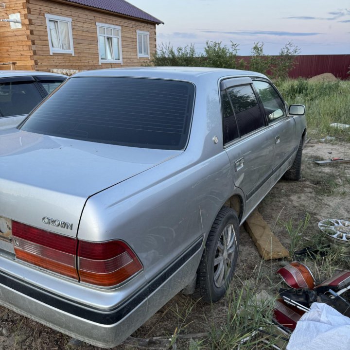 Toyota Crown, 2000