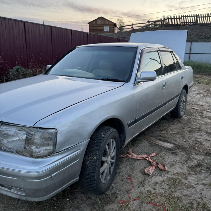 Toyota Crown, 2000