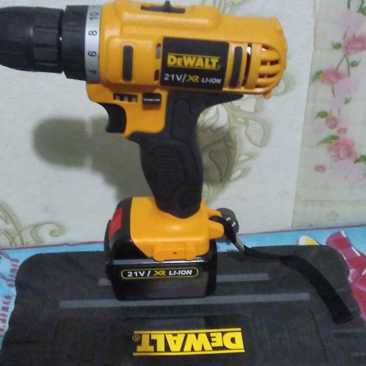 DEWALT DCD-700 Дрель-шуруповёрт