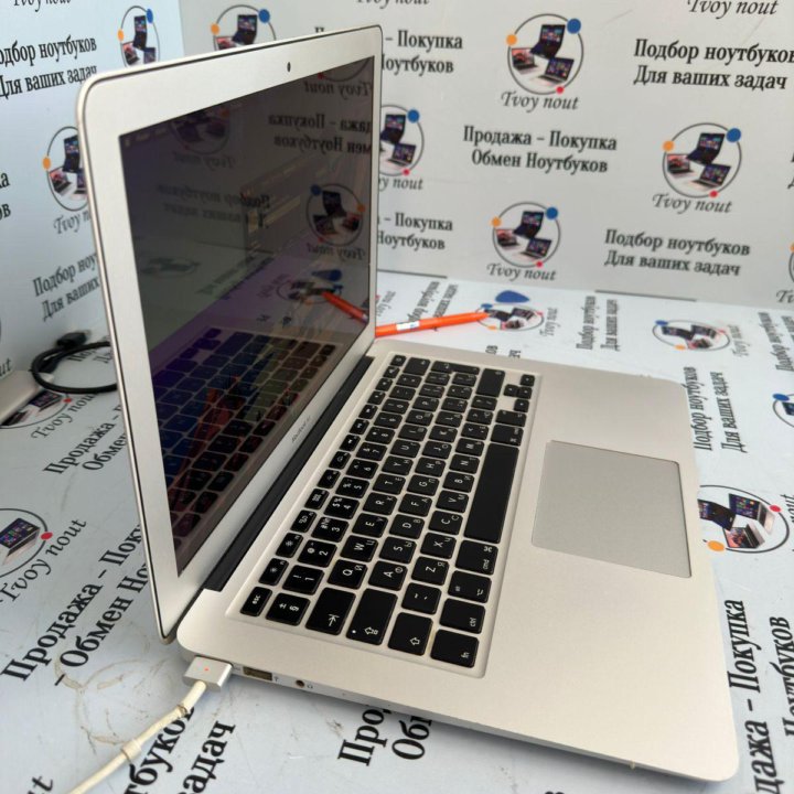 MacBook Air 13 2015, ОЗУ 8gb, 5 часов