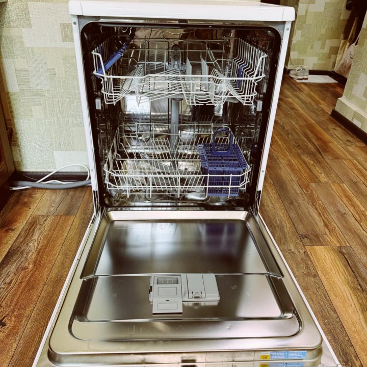 Indesit Посудомоечная машина DFG26B10EU