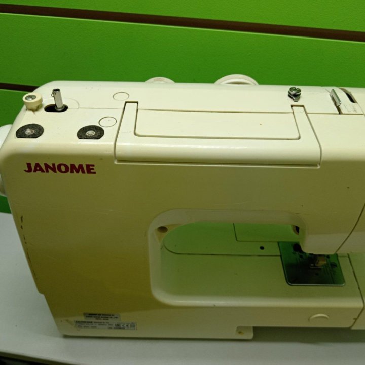 Швейная машина Janome S-19