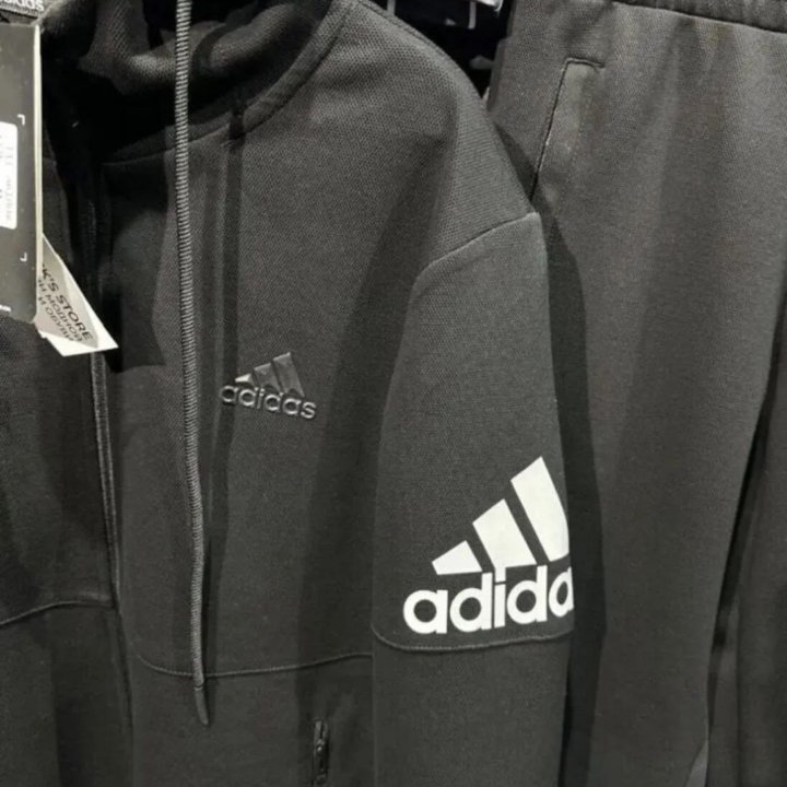 Спортивный костюм adidas