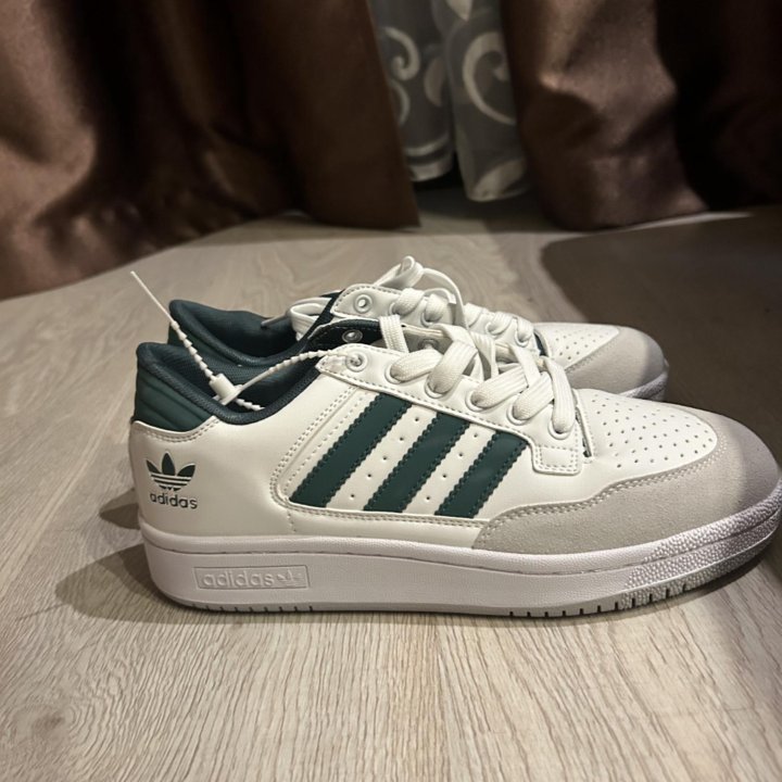 Кроссовки женские adidas