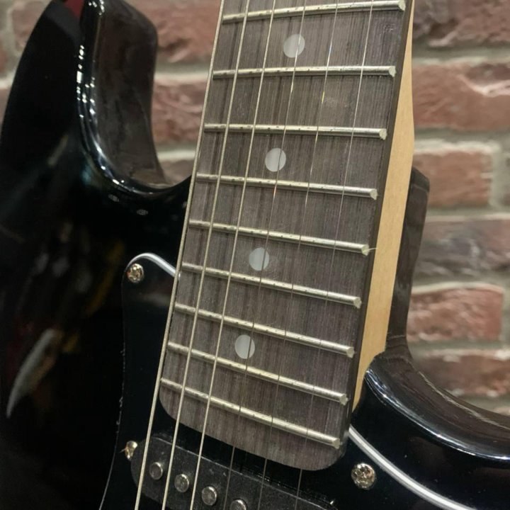 Электрогитара Stratocaster HSS + Комбик 20 Ват