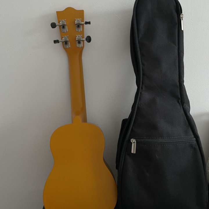 укулеле с чехлом