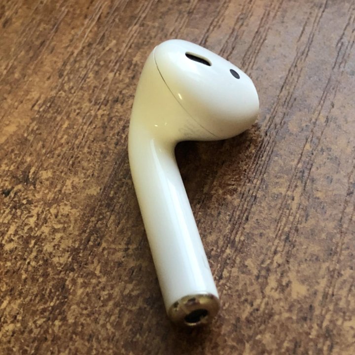 Apple AirPods лечый